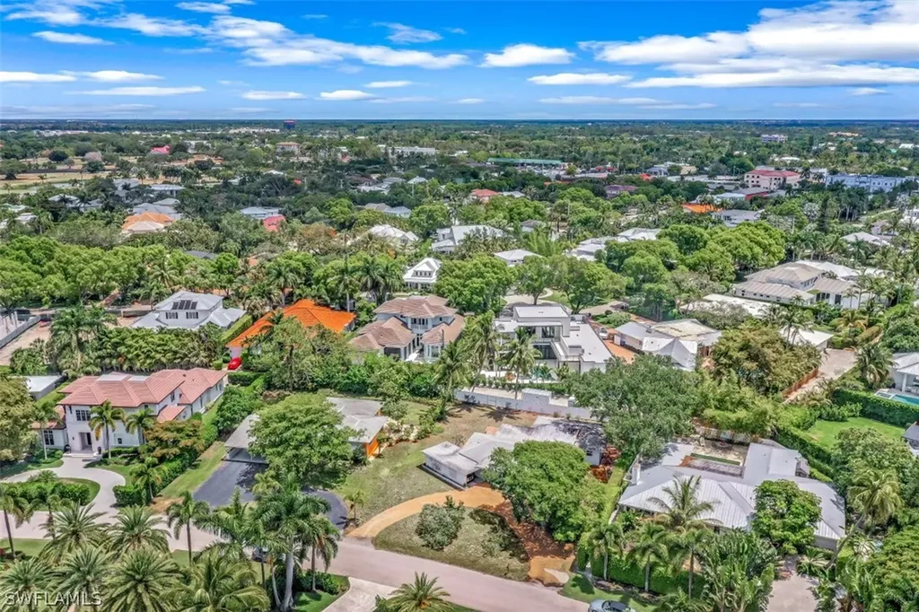 566 Palm Circle E Naples FL 34102
