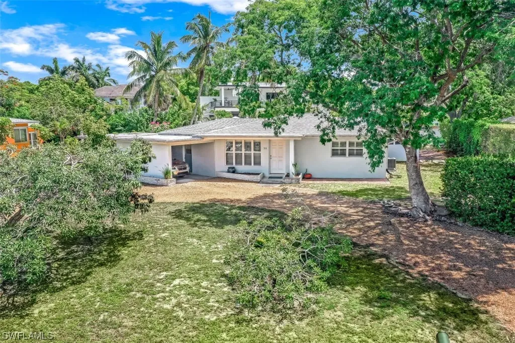 566 Palm Circle E Naples FL 34102
