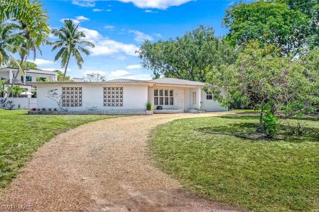 566 Palm Circle E Naples FL 34102