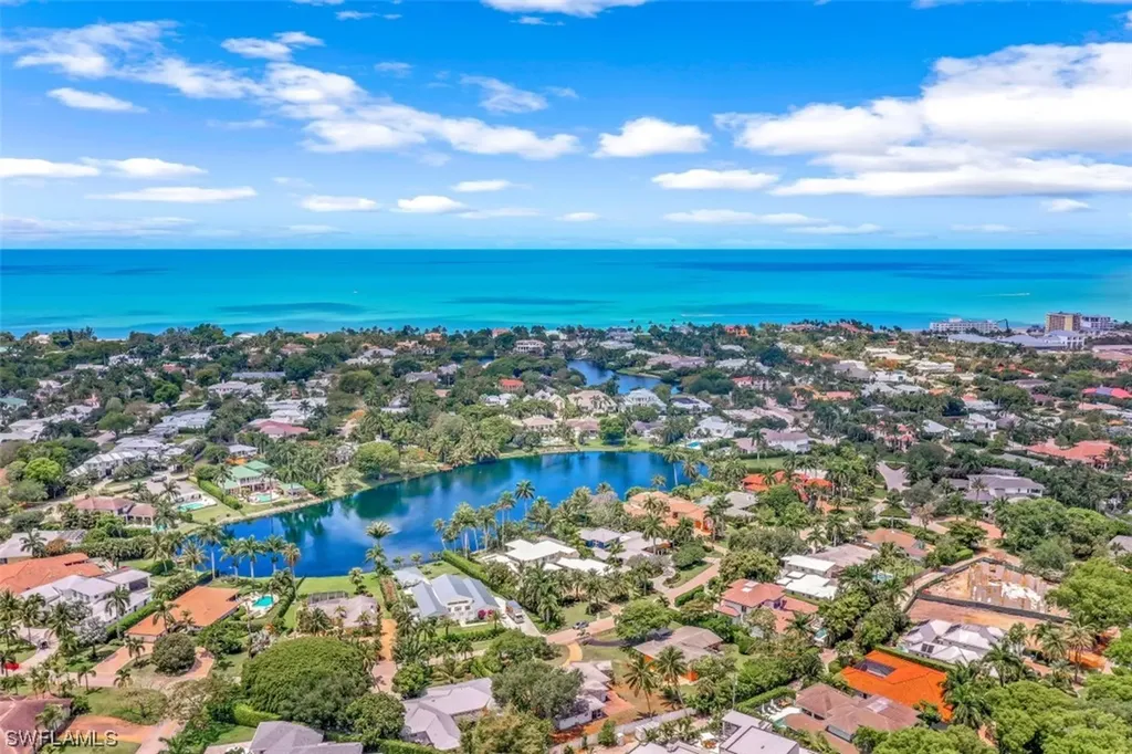 566 Palm Circle E Naples FL 34102