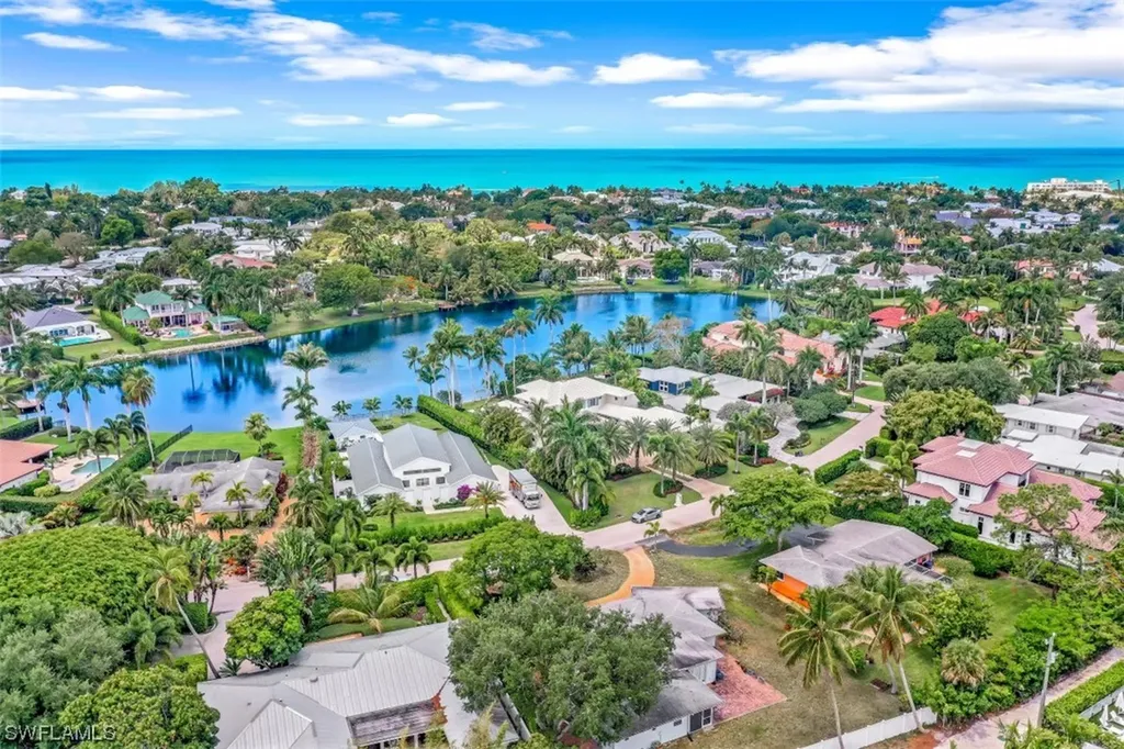 566 Palm Circle E Naples FL 34102