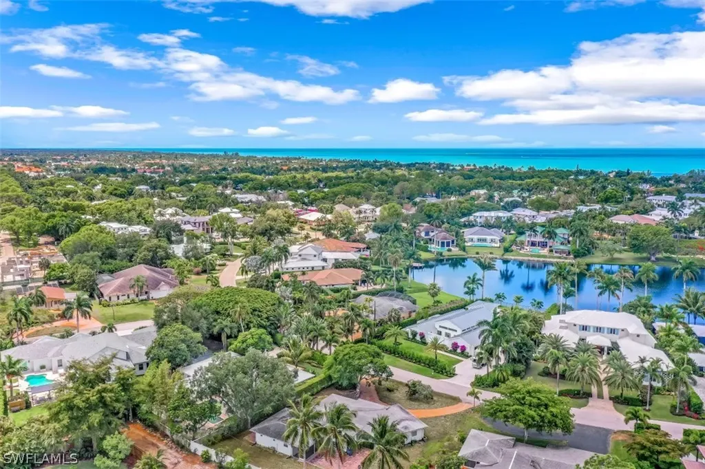 566 Palm Circle E Naples FL 34102