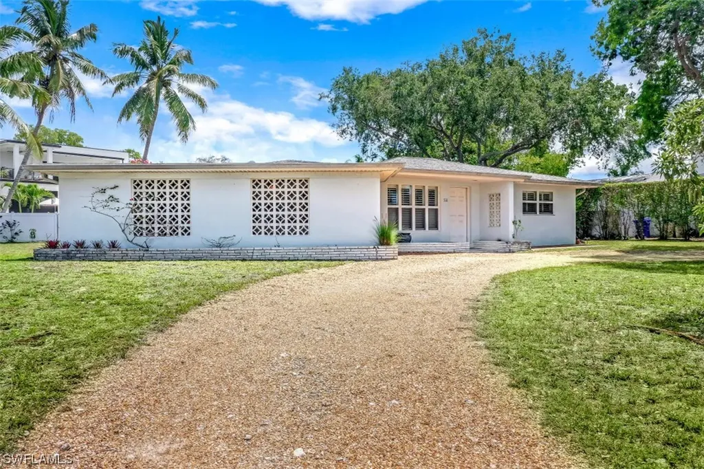 566 Palm Circle E Naples FL 34102