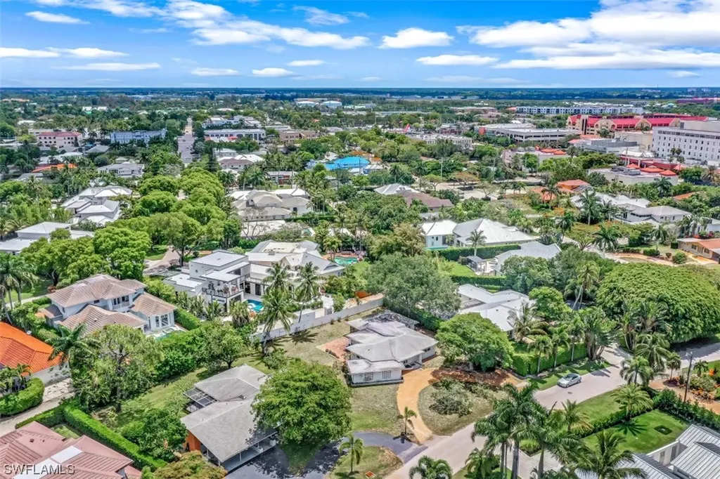 566 Palm Circle E Naples FL 34102