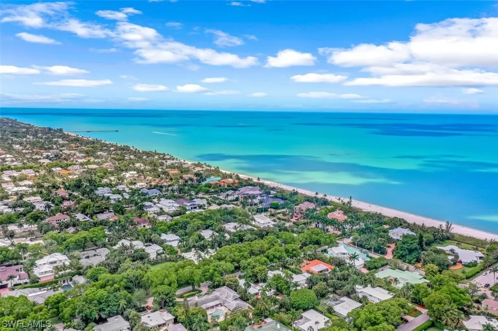 566 Palm Circle E Naples FL 34102