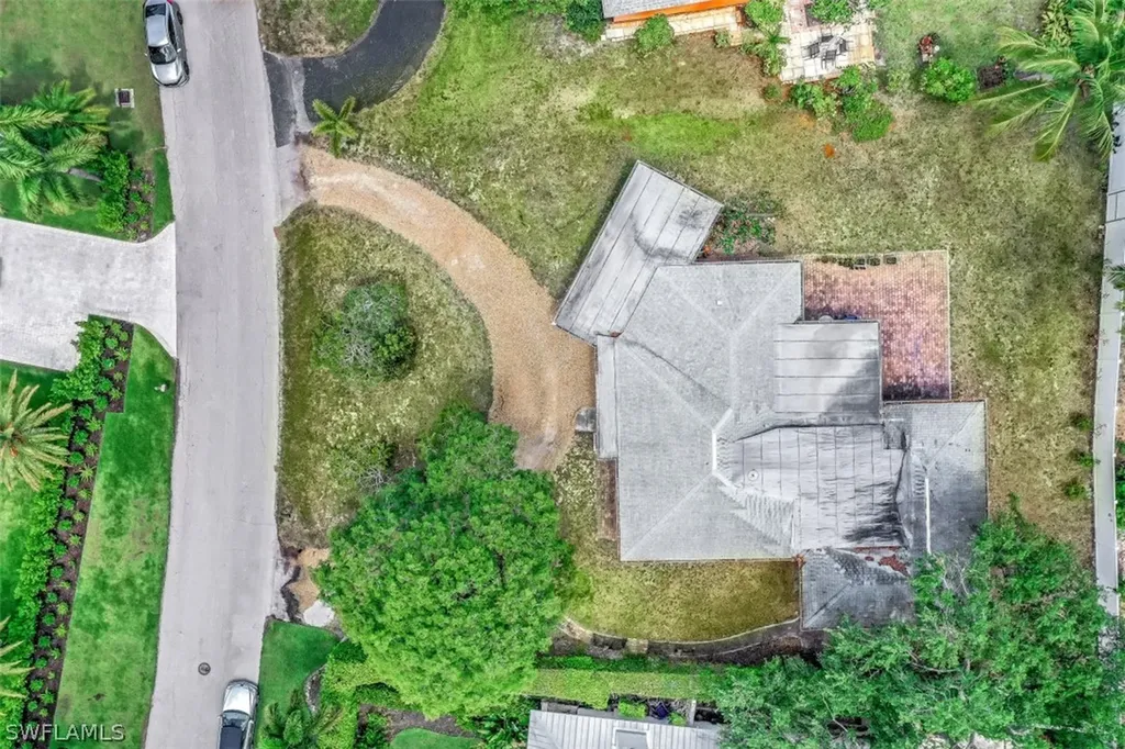 566 Palm Circle E Naples FL 34102