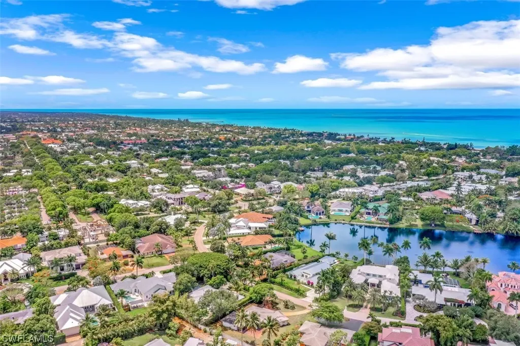 566 Palm Circle E Naples FL 34102