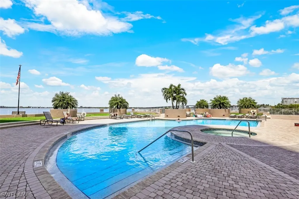 2090 W 1st Street Fort Myers FL 33901