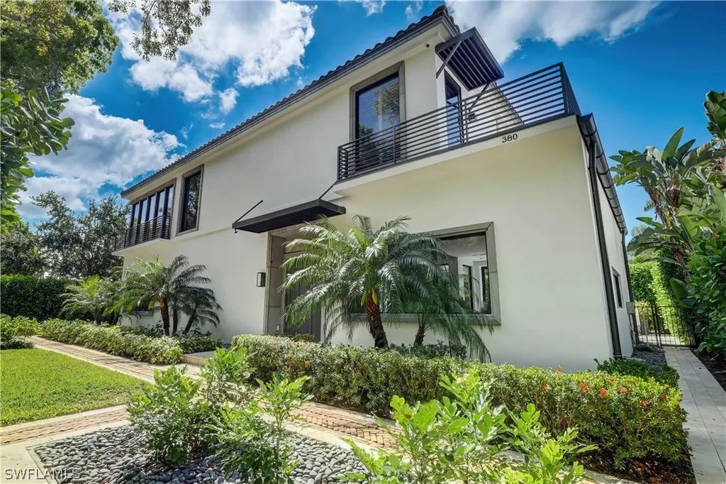 Naples FL, 380 1ST Avenue N