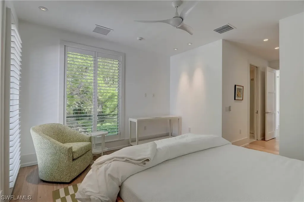 380 1st Avenue N Naples FL 34102
