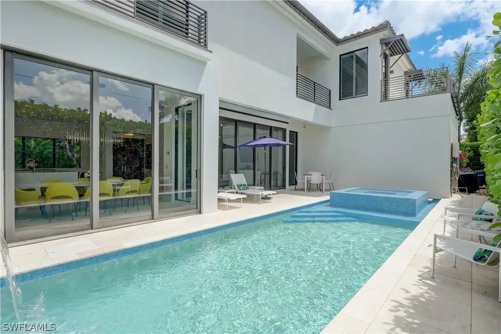 380 1st Avenue N Naples FL 34102