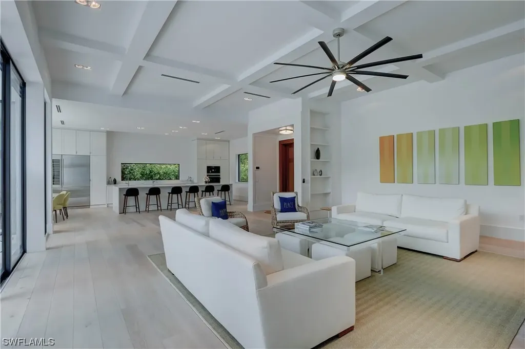 380 1st Avenue N Naples FL 34102