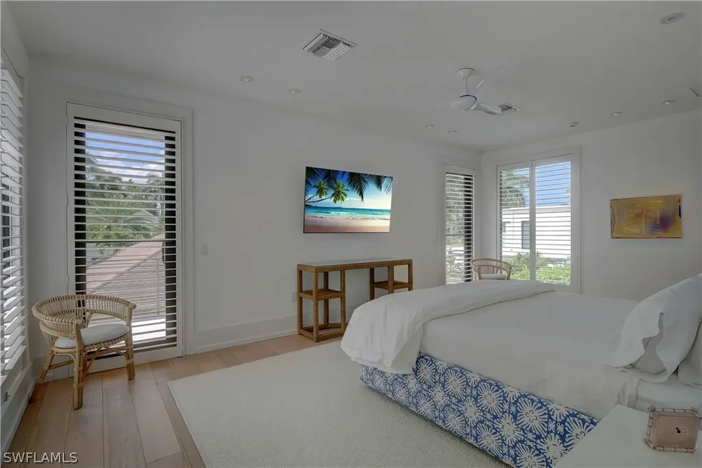 380 1st Avenue N Naples FL 34102