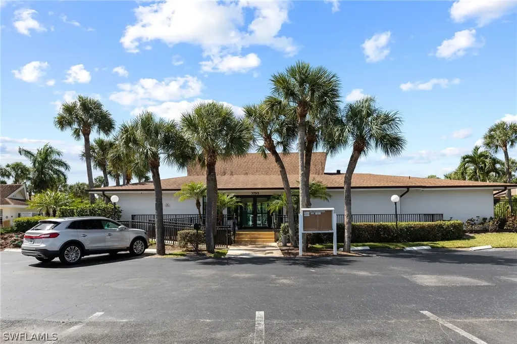 4230 Jack Frost Court Naples FL 34112