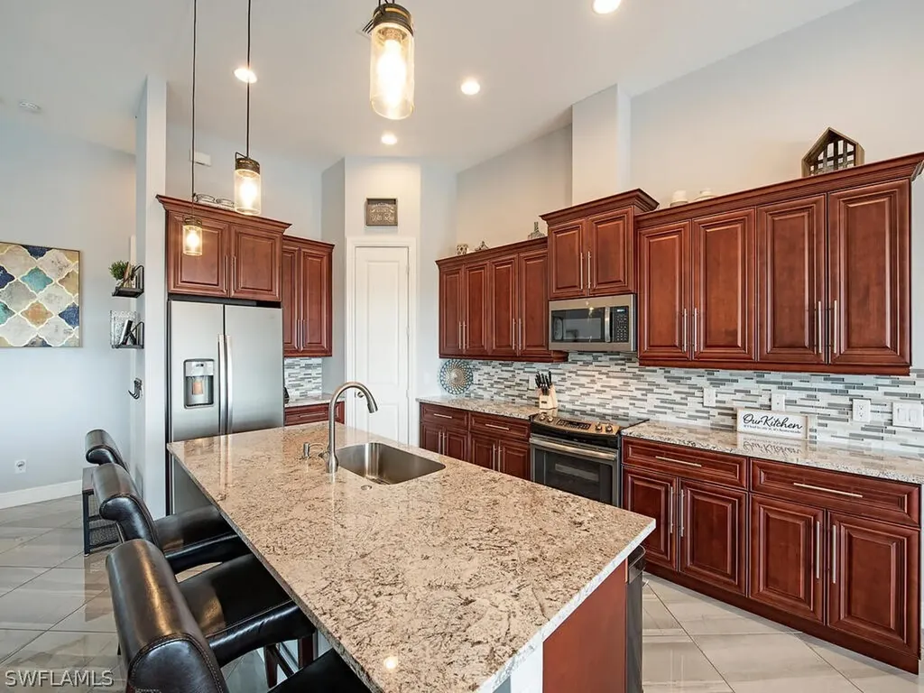18619 Candletree Court Naples FL 34114