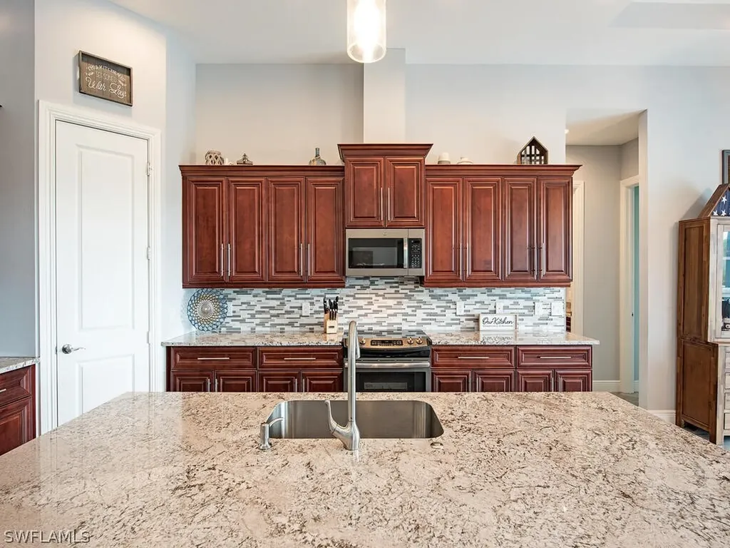 18619 Candletree Court Naples FL 34114
