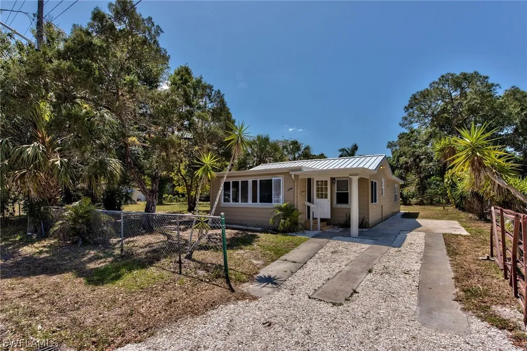 3768 Desoto Avenue Fort Myers FL 33916