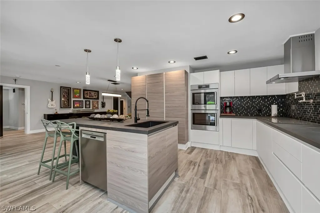 1200 Diana Avenue Naples FL 34103