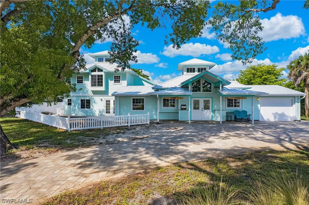 1296 14th Avenue N Naples FL 34102