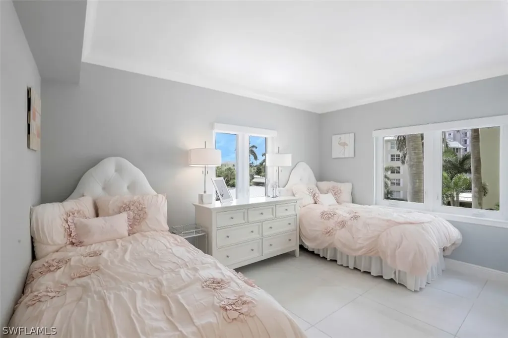 2885 Gulf Shore Boulevard N Naples FL 34103