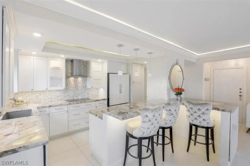 2885 Gulf Shore Boulevard N Naples FL 34103