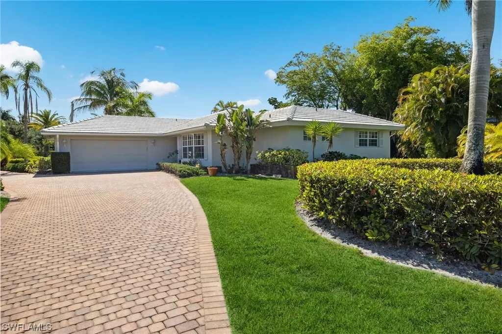 740 Park Shore Drive Naples FL 34103