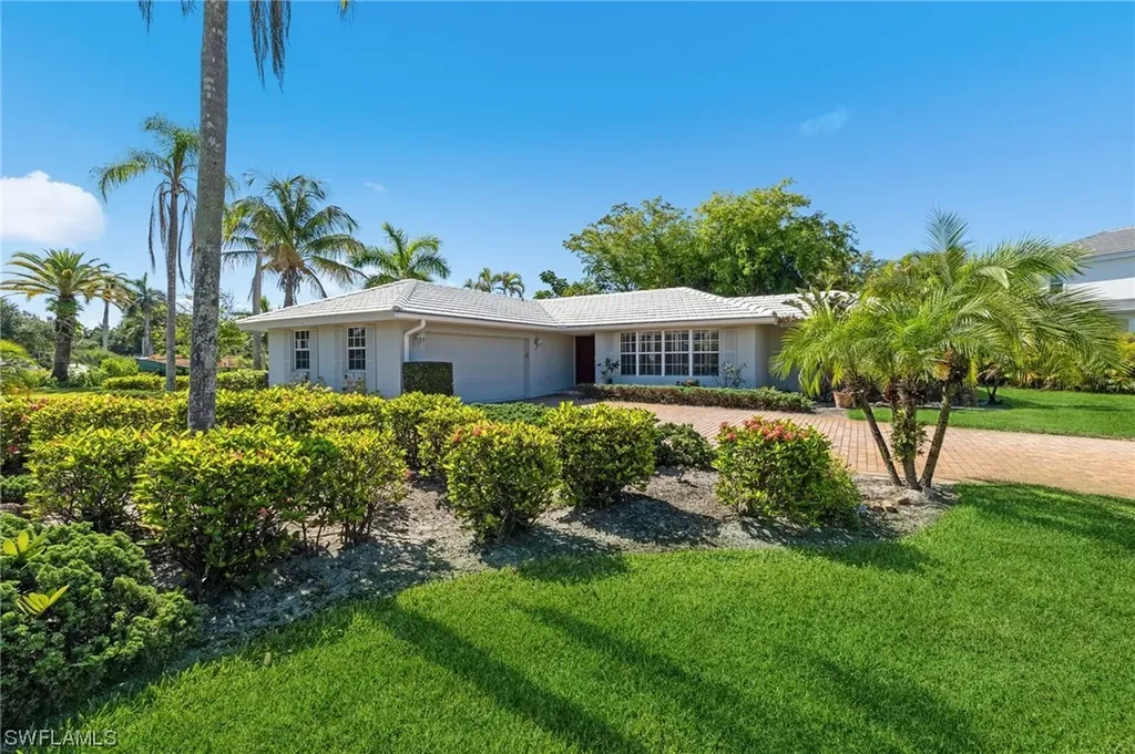 740 Park Shore Drive Naples FL 34103