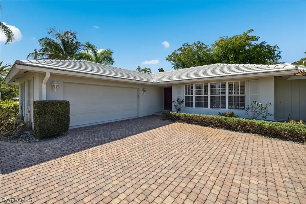 740 Park Shore Drive Naples FL 34103