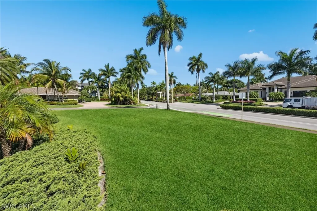 740 Park Shore Drive Naples FL 34103
