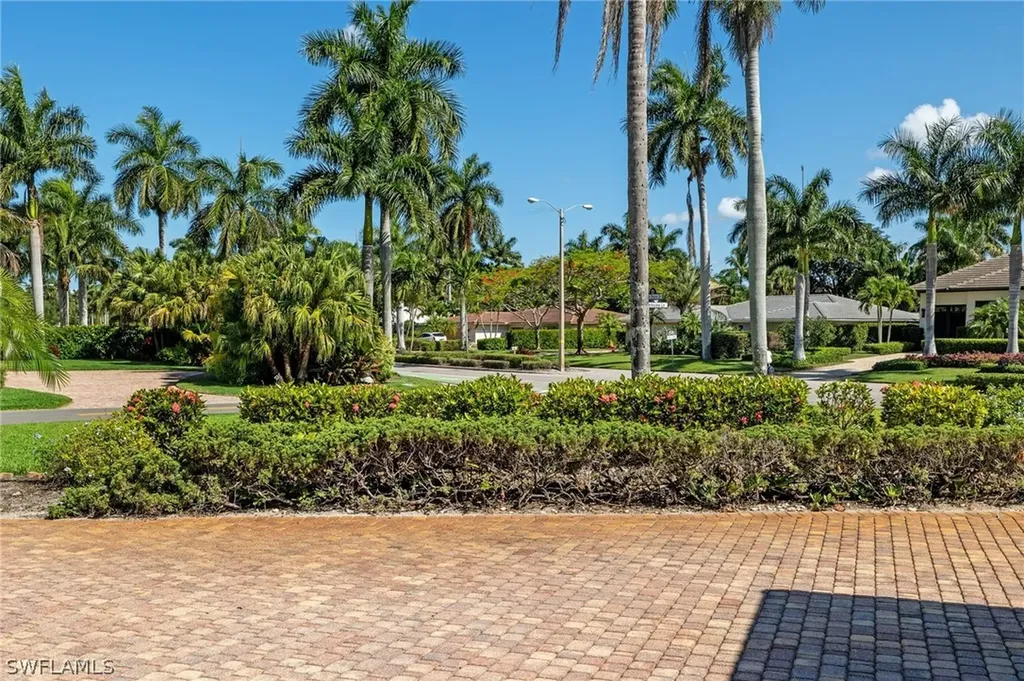 740 Park Shore Drive Naples FL 34103