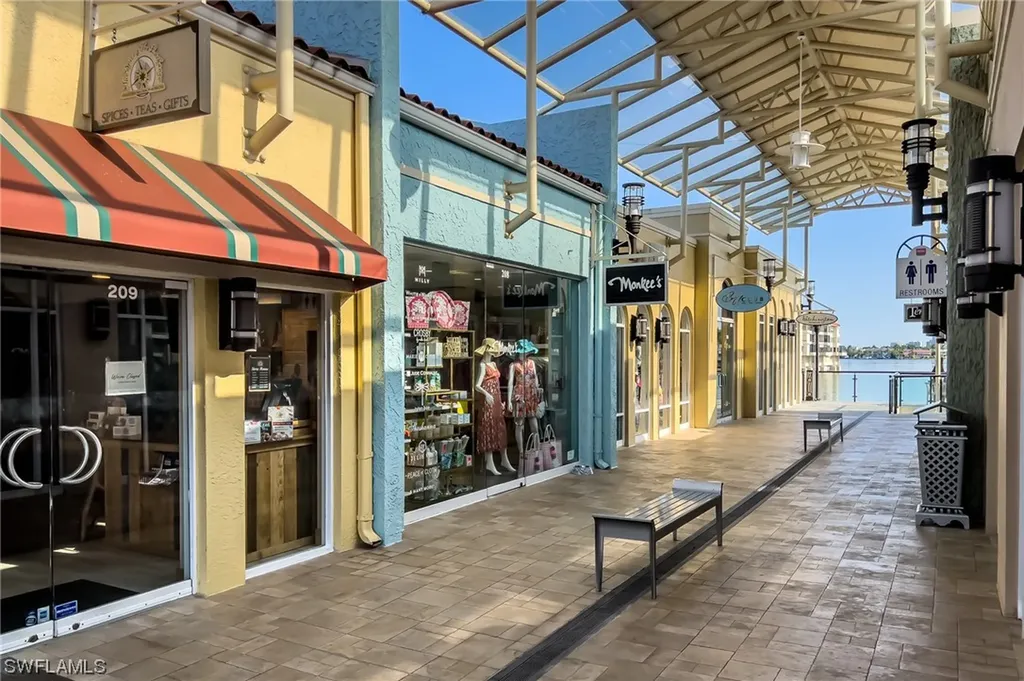 740 Park Shore Drive Naples FL 34103