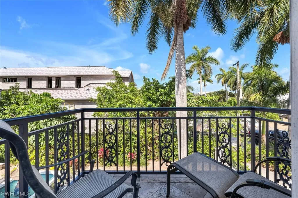 292 14th Avenue S Naples FL 34102