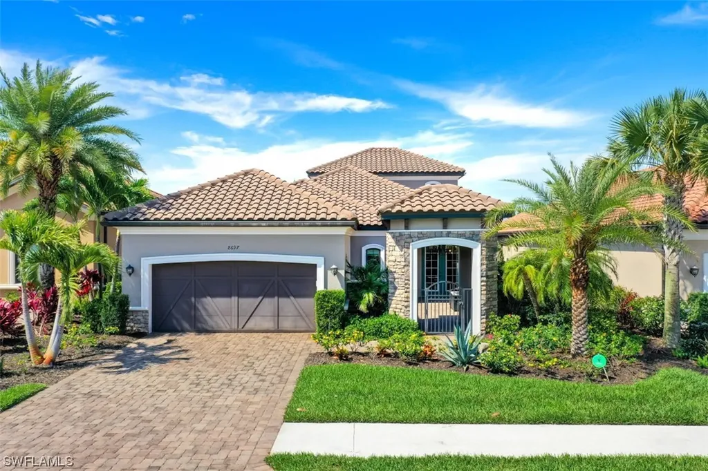 Naples FL, 8697 Cavano Street