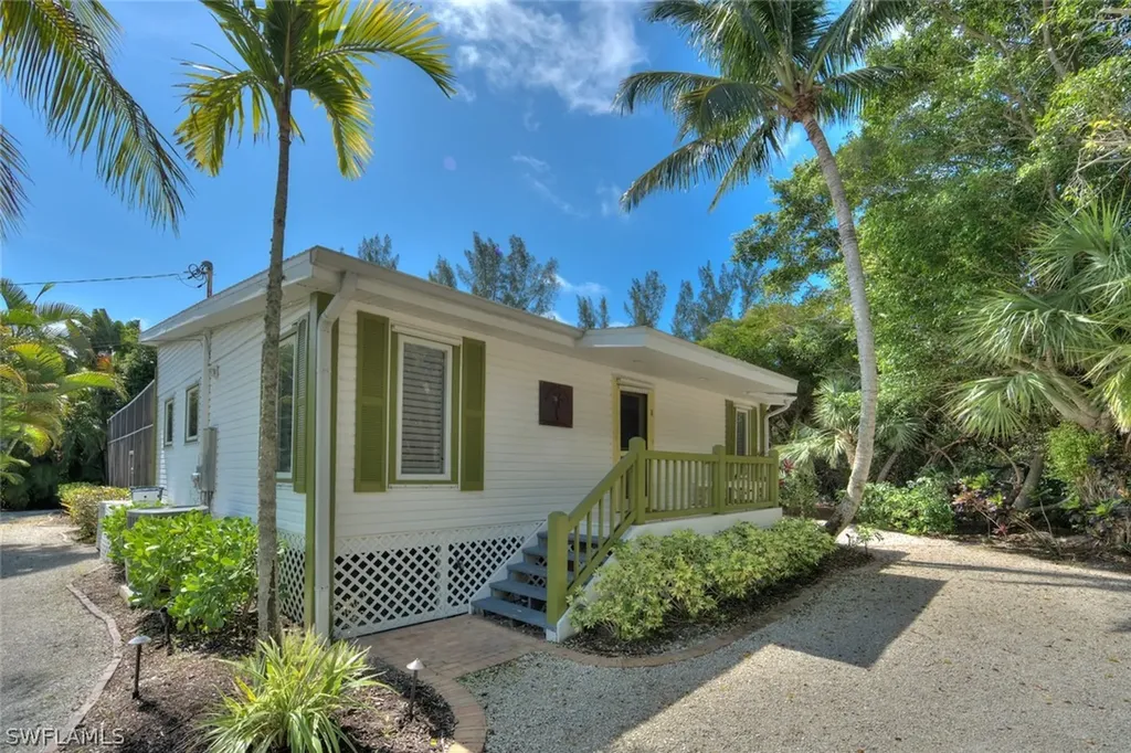 1827 Middle Gulf Drive Sanibel FL 33957