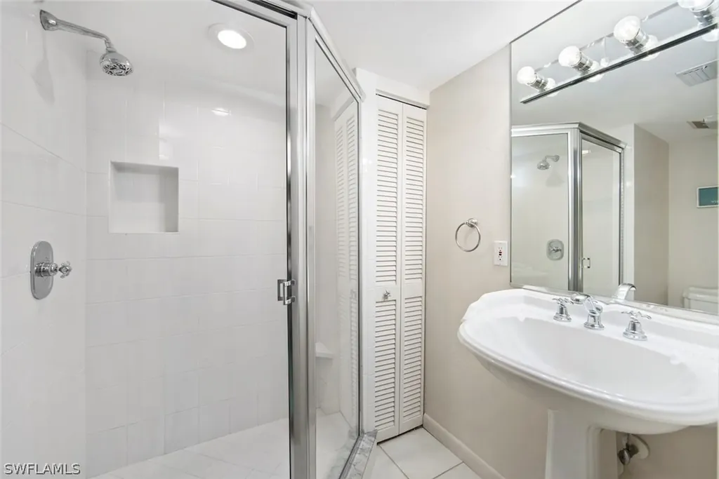 1827 Middle Gulf Drive Sanibel FL 33957