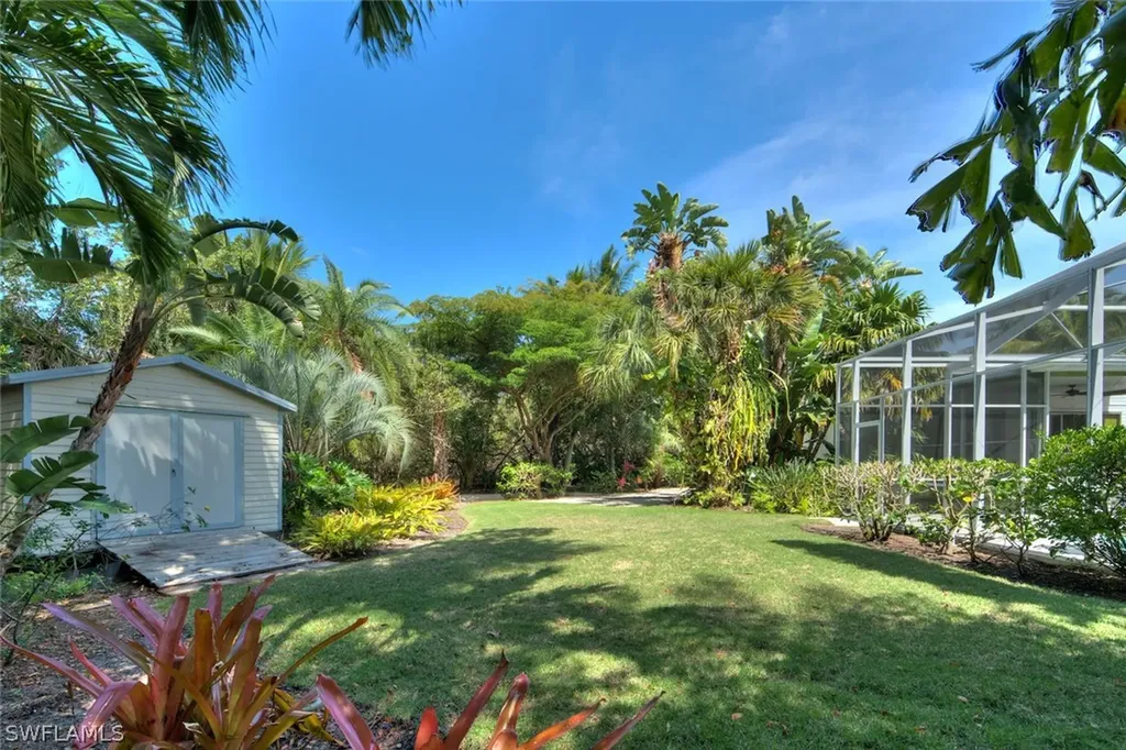 1827 Middle Gulf Drive Sanibel FL 33957