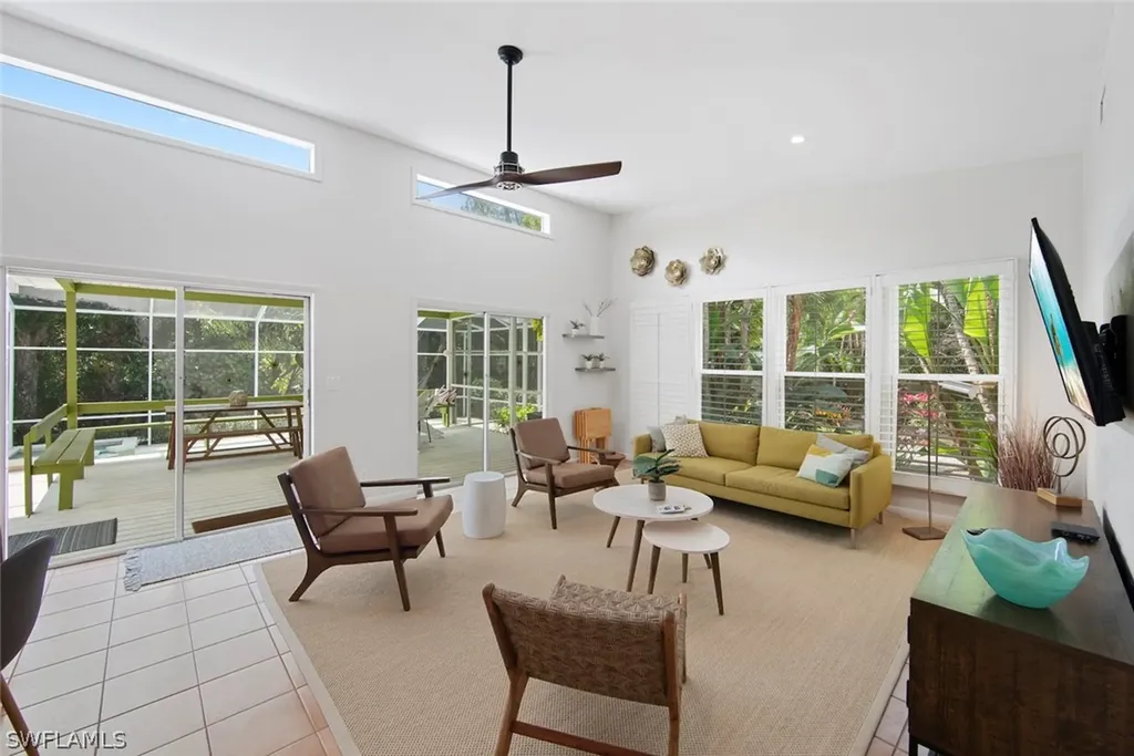 1827 Middle Gulf Drive Sanibel FL 33957