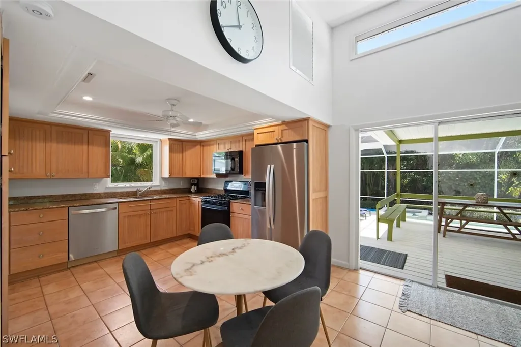 1827 Middle Gulf Drive Sanibel FL 33957