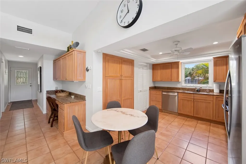 1827 Middle Gulf Drive Sanibel FL 33957