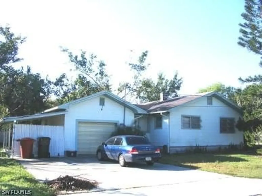2305 Altamont Avenue Fort Myers FL 33901