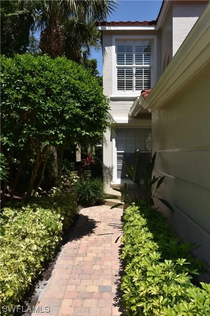 1560 Clermont Drive Naples FL 34109