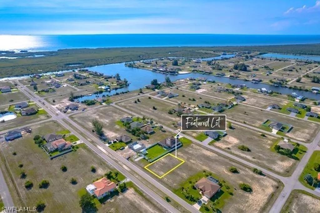 4335 Jacaranda W Cape Coral FL 33993