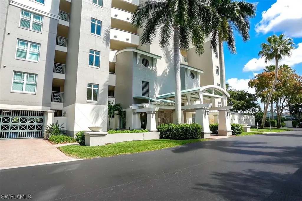 430 Cove Tower Drive Naples FL 34110