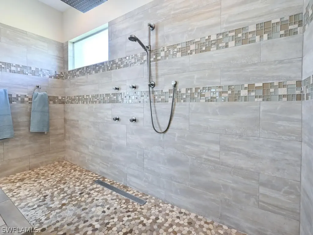 5044 Cerromar Drive Naples FL 34112