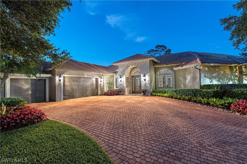2017 Merlin Court Naples FL 34105