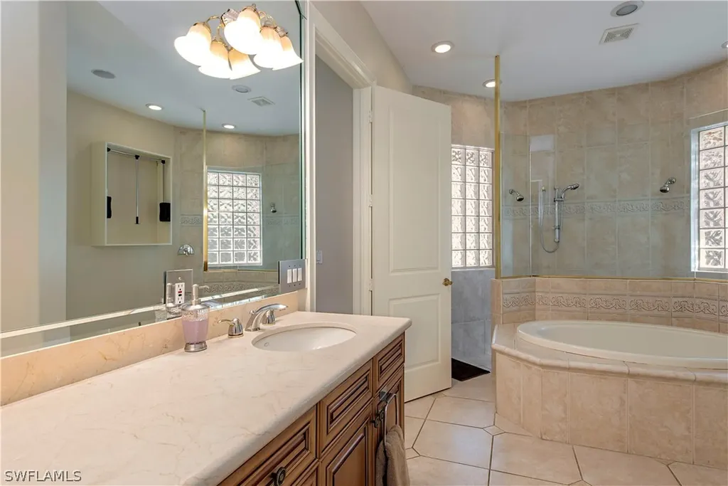 2017 Merlin Court Naples FL 34105