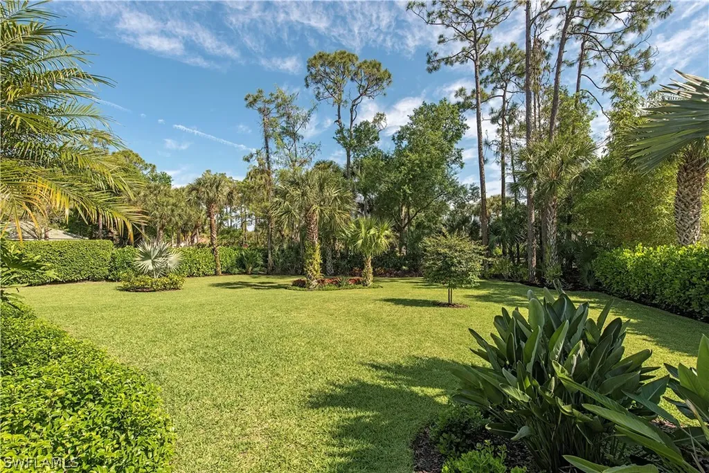 2017 Merlin Court Naples FL 34105