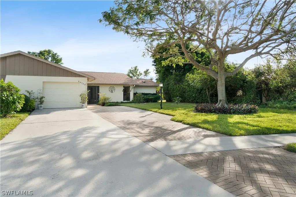 4704 Lakewood Boulevard Naples FL 34112