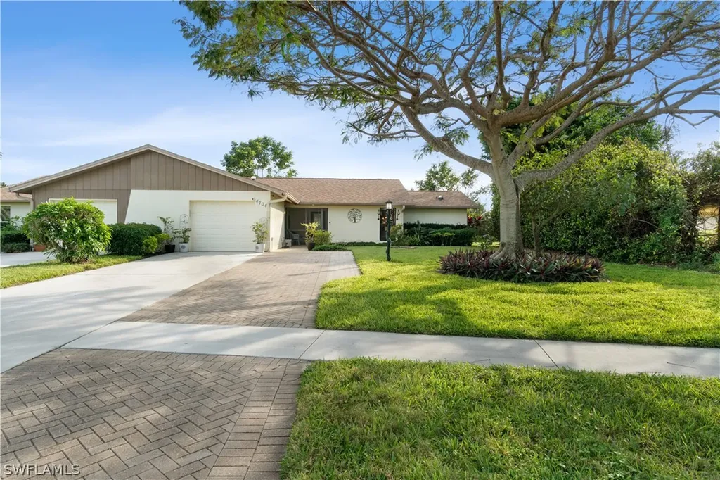 4704 Lakewood Boulevard Naples FL 34112