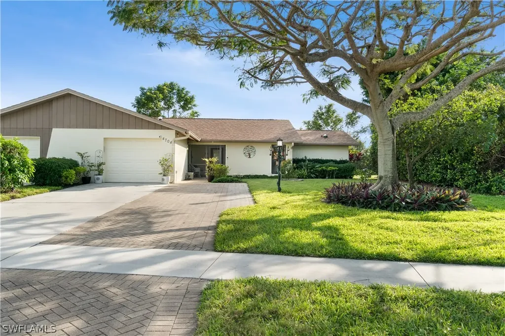4704 Lakewood Boulevard Naples FL 34112